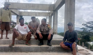 Bhabinkamtibmas-Bripka-Selestinus-Soro-Gencar-Sosialisasikan-Pencegahan-Tindak-Kriminal-di-Desa-Satar-Ngkeling