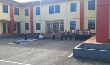 Pimpin-Apel-Mingguan-Kapolres-Manggarai:-Arahan-Penting-untuk-Personil-Polres