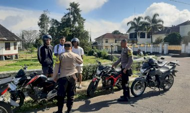 Bhabinkamtibmas-Langke-Rembong-Gencar-Patroli-untuk-Cegah-Kenakalan-Remaja