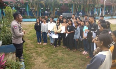 Bhabinkamtibmas-Kecamatan-Ruteng-lakukan-Pengamanan-Pengumuman-Kelulusan-Siswa-SMAN-1-Anam