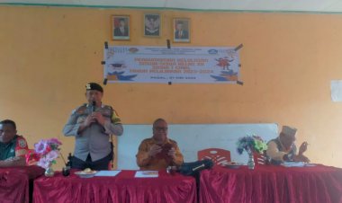 Bhabinkamtibmas-dan-Babinsa-lakukan-Pengamanan-Pengumuman-Kelulusan-SMA-Negeri-1-Cibal