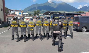 Asah-Kemampuan-dan-keterampilan-Melalui-Latihan-Dalmas,-Satuan-Samapta-Polres-Manggarai-Siap-Hadapi-Pilkada-Serentak-2024