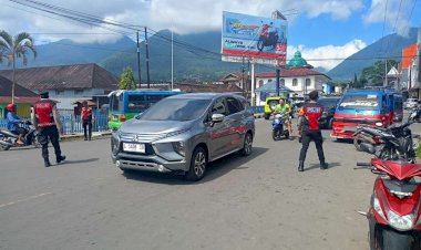 Patroli-Dialogis-dan-Pengaturan-Lalu-Lintas-oleh-Anggota-Samapta-Polres-Manggarai-Berjalan-Lancar
