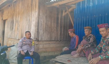 Bhabinkamtibmas-Kecamatan-Rahong-Utara-Laksanakan-Kunjungan-dan-Himbauan-Kamtibmas-di-Desa-Pong-Lengor