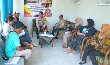 Kapolsek-Reo-Pimpin-Jumat-Curhat-di-Kelurahan-Mata-Air,-Kecamatan-Reok.