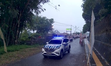 Polres-Manggarai-Terjunkan-Personil-Pengamanan-dan-Pengawalan-Perarakan-Sakramen-Maha-Kudus