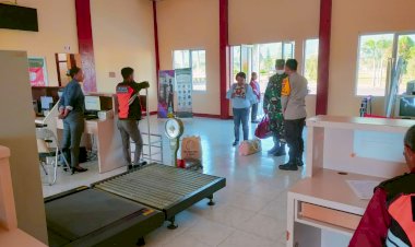KP3-Udara-lakukan-Pengamanan-Pesawat-di-Bandar-Udara-Frans-Sales-Lega-Ruteng