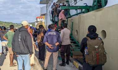 KP3-Laut-:-Pengamanan-Kapal-Penumpang-di-Pelabuhan-Laut-Reo-untuk-Jamin-Keamanan-dan-Kelancaran-Transportasi-Laut