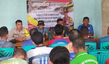 Kapolsek-Reo-Pimpin-Jumat-Curhat-di-Desa-Watu-Tango,-Kecamatan-Reok-Barat
