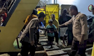 KP3-Laut-Reo-:-Pengamanan-Kapal-Penumpang-di-Pelabuhan-Laut-Reo,-Pastikan-Transportasi-aman-dan-lancar.