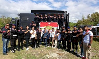 Satbrimob-Polda-NTT-Gelar-Bakti-Sosial-di-SDN-Oeseu:-Makan-Gratis,-Layanan-Kesehatan,-dan-Air-Bersih-untuk-Warga