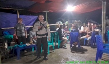 Bhabinkamtibmas-Kec.-Rahong-Utara-Laksanakan-Patroli-dan-Monitoring-di-Acara-Pesta-Sekolah