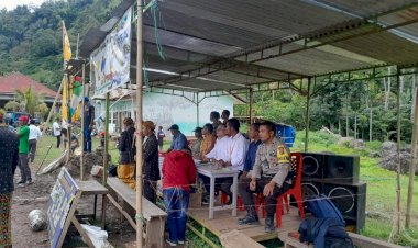 Bhabinkamtibmas-Rahong-Utara-Lakukan-Pengamanan-pada-Pertandingan-Final-Sepak-Bola