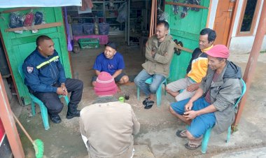 Bripka-Theodorus-Angkat-Laksanakan-Patroli-Dialogis-dan-Sambang-warga-binaan-di-Desa-Lungar