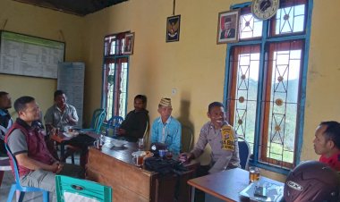 Bhabinkamtibmas-Aipda-Timoteus-L.-Agho-Gelar-Sosialisasi-Pencegahan-TPPO,-Karhutla,-HPR,-dan-Kenakalan-Remaja-di-Desa-Ruang