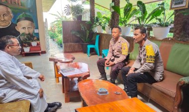 Bhabinkamtibmas-Langke-Rembong-Gelar-Patroli-dan-Koordinasi-di-Paroki-Ekaristi-Kudus-Ka-Redong