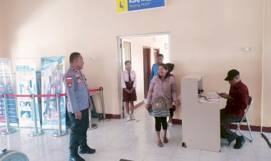 KP3-Udara-Laksanakan-Pengamanan-Pesawat-Penumpang-di-Bandara-Frans-Sales-Lega,-Ruteng