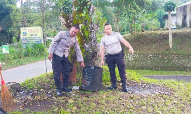 Personil-Polsek-Cibal-bersama-Bhabinkamtibmas-Laksanakan-Jumat-Bersih