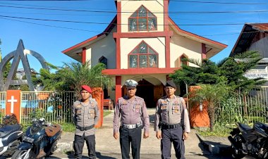 Pastikan-Ibadah-Minggu-berlangsung-aman.-Personil-Polres-Manggarai-laksanakan-Pengamanan-Gereja-di-Wilayah-Hukum-Polres-Manggarai