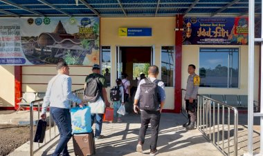 KP3-Udara-Laksanakan-Pengamanan-Penerbangan-di-Bandara-Frans-Sales-Lega-Ruteng