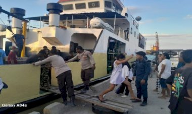 KP3-Laut-Pelabuhan-Reo-Laksanakan-Pengamanan-Kapal-Penumpang-di-Pelabuhan-Reo