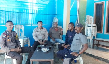 Patroli-Dialogis-Bhabinkamtibmas-di-Kelurahan-Mbaumuku,-Cegah-TPPO-dan-Himbauan-Kamtibmas