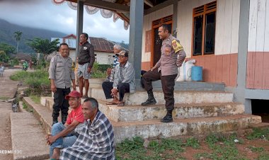 Bhabinkamtibmas-Lelak-Lakukan-Sambang-dan-Patroli-Dialogis-Warga-Binaan-di-Desa-Urang