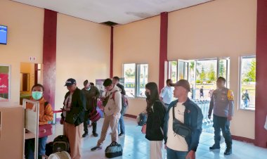 Pengamanan-Pesawat-Penumpang-di-Bandara-Frans-Sales-Lega-Ruteng-oleh-KP3-Udara