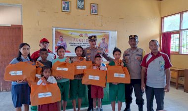 Polres-Manggarai-Gelar-Pembagian-Beasiswa-Bagi-Siswa-Berprestasi-dalam-Rangka-Memperingati-Hari-Bhayangkara-Ke-78-Tahun-2024