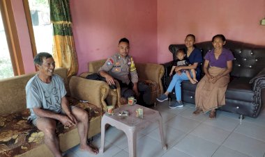 Sampaikan-Himbauan-Kamtibmas,-Bhabinkamtibmas-Brigpol-Bonaventura-Laba,-Lakukan-Patroli-dan-Kunjungan-ke-Kampung-Munde-Desa-Bere