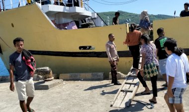 KP3-Laut-Laksanakan-Pengamanan-Kapal-Penumpang-KM.MALOLI-di-Pelabuhan-Laut-Reo