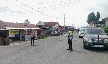 Sat.-Lalu-Lintas-Polres-Manggarai-Laksanakan-Pengamanan-Sholat-Jumat-di-Masjid-Agung-Baiturahman-Ruteng