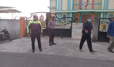 Pastikan-Ibadah-Mingguan-Umat-Kristiani-di-Kota-Ruteng-Aman-dan-Lancar,-Polres-Manggarai-Terjunkan-Personil-Pengamanan