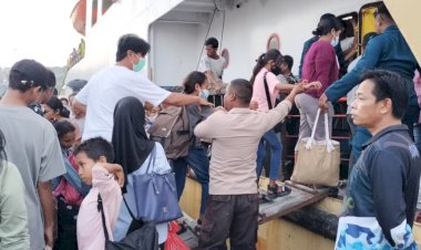 KP3-Laut-Laksanakan-Tugas-Pengamanan-Kapal-Penumpang-di-Pelabuhan-Laut-Reo