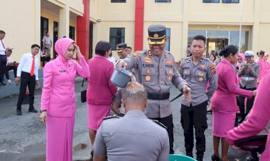 Tradisi-Siraman-Air-Kembang-Warnai-Upacara-Kenaikan-Pangkat-Bintara-Polri-Polres-Manggarai-Periode-01-Juli-2024