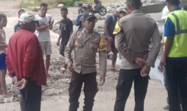 Kapospol-Satarmese-Barat-dan-Bhabinkamtibmas-Lakukan-Patroli-Sambang-di-Desa-Satar-Ruwuk