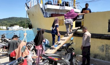 KP3-Laut-Pelabuhan-Reo-Laksanakan-Pengamanan-Keberangkatan-Kapal-Penumpang-di-Pelabuhan-Laut-Reo