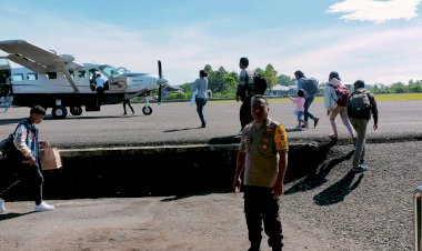 KP3-Udara-:-Pengamanan-Pesawat-di-Bandara-Frans-Sales-Lega-Ruteng-Berjalan-Lancar