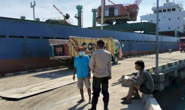 KP3-Laut-Reo-Jamin-Aktivitas-Bongkar-Muat-di-Pelabuhan-Laut-Kelas-II-Reo-berlangsung-aman-dan-lancar.