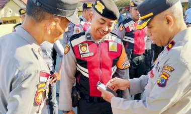 Berantas-Judi-Online-:-Propam-dan-Siwas-Cek-HP-Personil-Polres-Manggarai