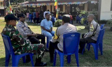 Pastikan-Ibadah-Pentabisan-Imam-Baru-di-Gereja-Paroki-St.-FX.-Loce-Berlangsung-Aman-dan-Lancar,-Bhabinkamtibmas-Reok-Barat-dan-Babinsa-Laksanakan-Pengamanan