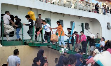 KP3-Laut-laksanakan-Pengamanan-Kedatangan-dan-Keberangkatan-Kapal-Penumpang-di-Pelabuhan-Laut-Reo