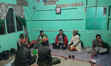 Aipda-Ridwan-N.-Lubalu-dan-Aipda-Kornelius-Jemarus-Bersama-Babinsa-Kec.-Rahong-Utara-Melaksanakan-Pengamanan-Pesta-Sekolah-di-Kampung-Lengor