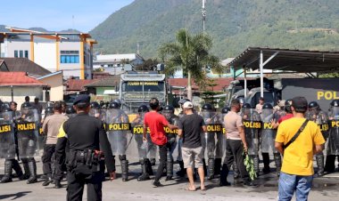 Polres-Manggarai-Gelar-Latihan-SISPAMKOT-Antisipasi-Gangguan-Kamtibmas-Selama-Tahapan-Pilkada-Serentak-2024