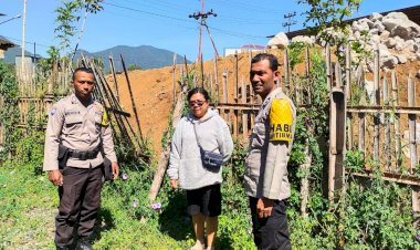 Bhabinkamtibmas-Langke-Rembong-Lakukan-Patroli-dan-Kunjungan-Warga-di-Jln.-Komodo