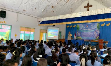 Waka-Polres-Manggarai-sampaikan-Materi-Bahaya-Narkoba-dan-Upaya-Pencegahan-di-MPLS-SMAK-Setia-Bhakti-Ruteng-Tahun-Ajaran-2024/2025.