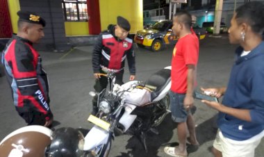 Patroli-Perintis-Presisi:-Sat-Samapta-Polres-Manggarai-Lakukan-Patroli-Malam-di-Kota-Ruteng