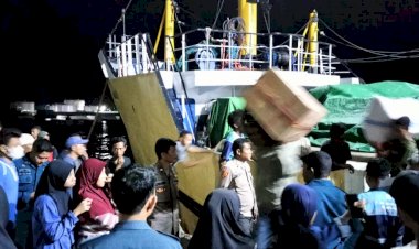 KP3-Laut-reo-lakukan-Pengamanan-Kapal-Penumpang-KM.Maloli-di-Pelabuhan-Laut-Reo