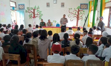 Sat.-Lantas-Polres-Manggarai-:-Polisi-Sahabat-Anak-Sosialisasikan-UU-LLAJ-di-SDI-Tenda