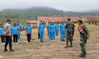 Kapospol,-Bhabinkamtibmas-dan-Babinsa-Latih-Paskibraka-Jelang-HUT-Kemerdekaan-RI-ke-79-di-Kecamatan-Lelak